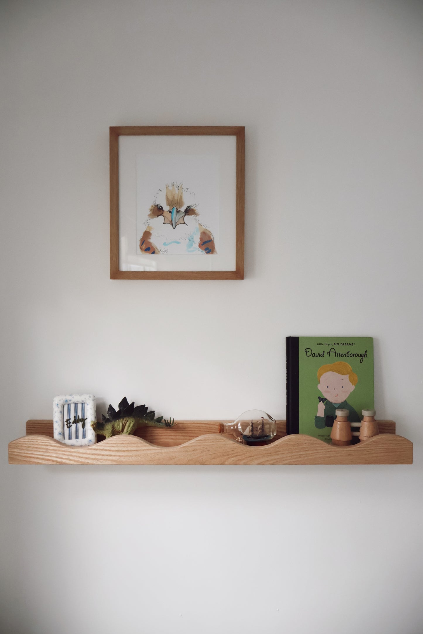 Wave legend shelf