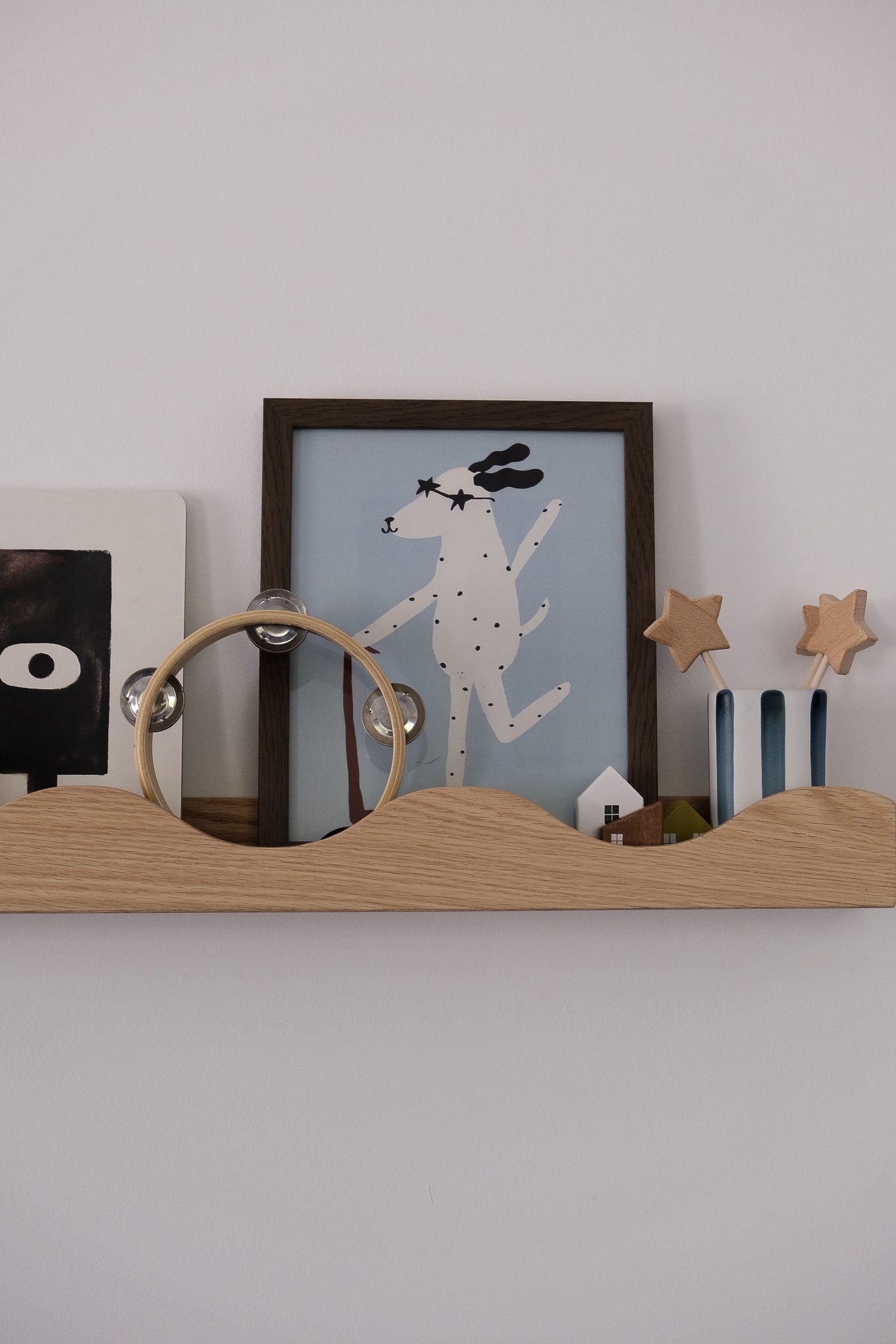 Wave legend shelf