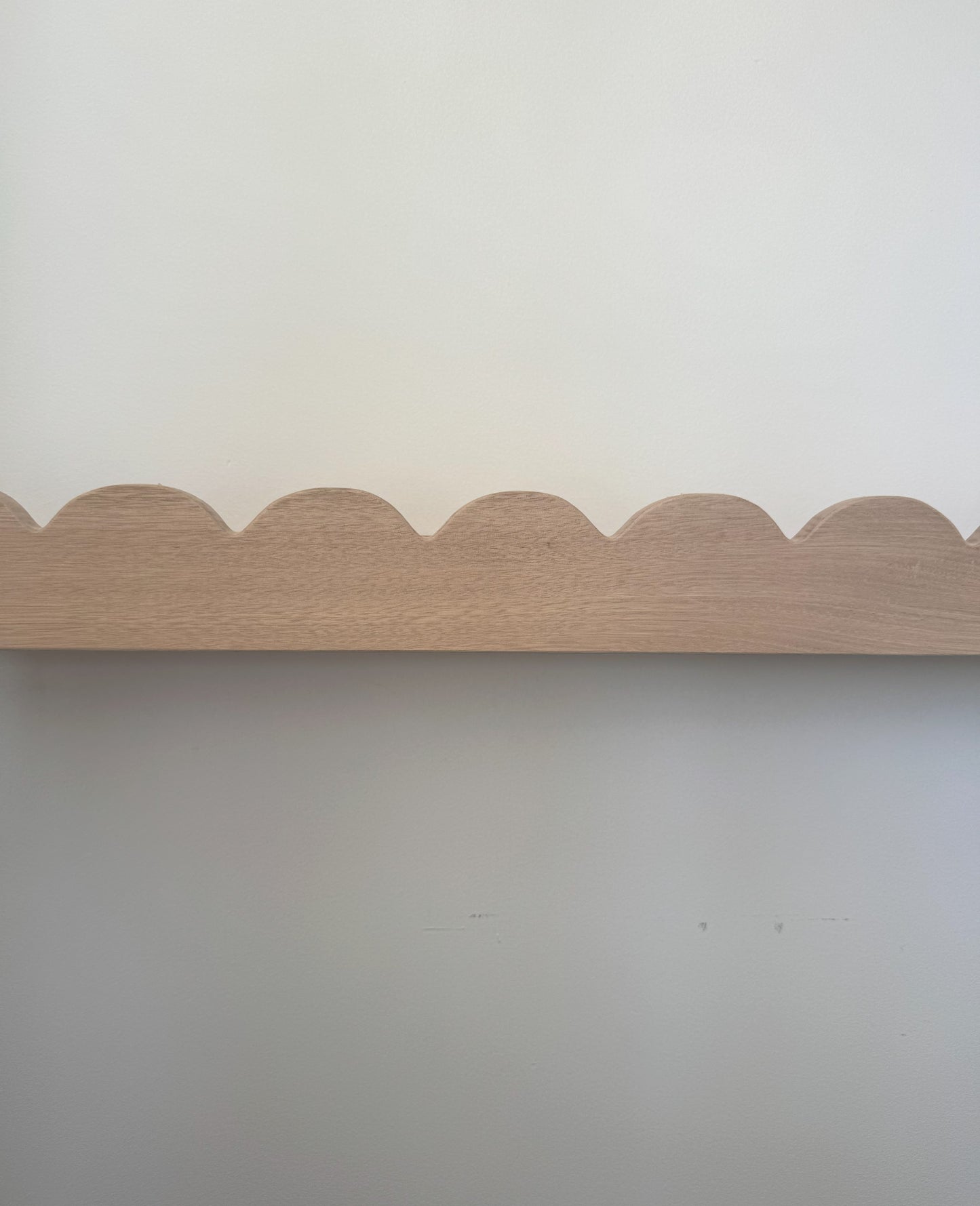 Scallop Shelf in Tasmanian Oak - 900mm - Warehouse sale