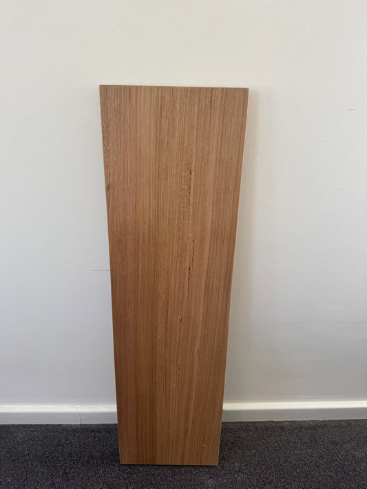 Floating shelf in Tasmanian Oak - 285mm x 1000mm - warehouse sale