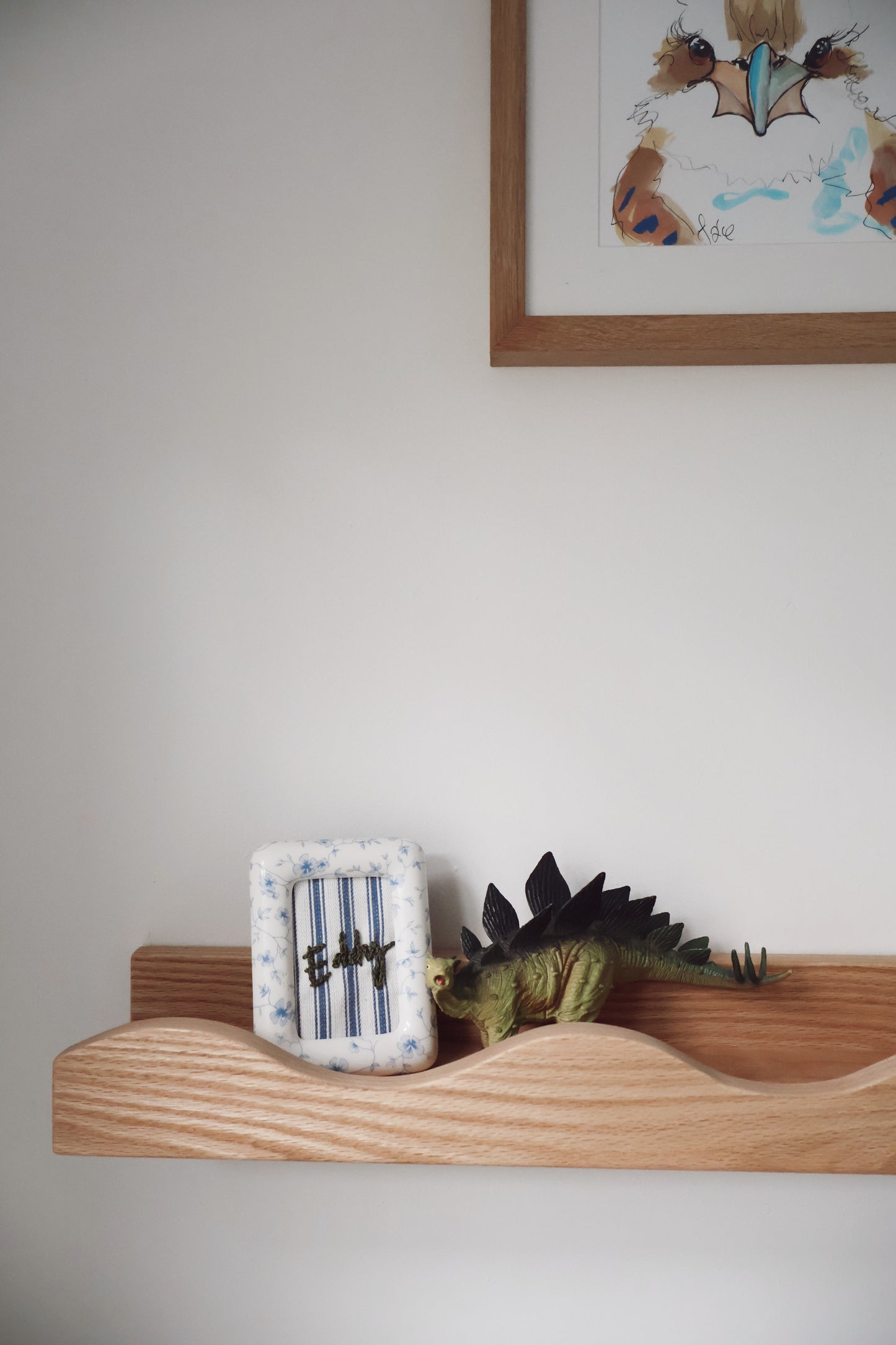 Wave legend shelf